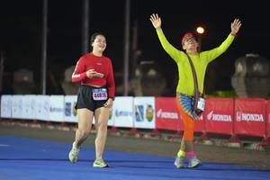 BIB: 44826
                            <button type="button" onclick="openModal(18014964)" class="btn btn-primary btn-sm float-right btn-popup" data-toggle="modal" data-target=".modal-high-quality">
                        <i class="fas fa-shopping-cart"></i> Add to Cart
                    </button>
                                            <button type="button" onclick="isThisMe(18014964, true)" class="btn btn-success btn-sm float-right btn-popup btn-isme hidden" data-toggle="tooltip" data-placement="bottom" title="นี่คือรูปของคุณใช่ไหม คลิกที่นี่เพื่อเอาเข้าอัลบั้ม">
                        <i class="fas fa-plus"></i> Add to album
                    </button>
                    <button type="button" onclick="isThisMe(18014964, false)" class="btn btn-warning btn-sm float-right btn-popup btn-isnotme hidden">
                        <i class="fas fa-ban"></i> Remove from album
                    </button>