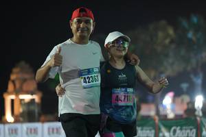 BIB: 100, 42363, 1101
                            <button type="button" onclick="openModal(18009276)" class="btn btn-primary btn-sm float-right btn-popup" data-toggle="modal" data-target=".modal-high-quality">
                        <i class="fas fa-shopping-cart"></i> Add to Cart
                    </button>
                                            <button type="button" onclick="isThisMe(18009276, true)" class="btn btn-success btn-sm float-right btn-popup btn-isme hidden" data-toggle="tooltip" data-placement="bottom" title="นี่คือรูปของคุณใช่ไหม คลิกที่นี่เพื่อเอาเข้าอัลบั้ม">
                        <i class="fas fa-plus"></i> Add to album
                    </button>
                    <button type="button" onclick="isThisMe(18009276, false)" class="btn btn-warning btn-sm float-right btn-popup btn-isnotme hidden">
                        <i class="fas fa-ban"></i> Remove from album
                    </button>