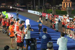 BIB: 261
                            <button type="button" onclick="openModal(18015401)" class="btn btn-primary btn-sm float-right btn-popup" data-toggle="modal" data-target=".modal-high-quality">
                        <i class="fas fa-shopping-cart"></i> Add to Cart
                    </button>
                                            <button type="button" onclick="isThisMe(18015401, true)" class="btn btn-success btn-sm float-right btn-popup btn-isme hidden" data-toggle="tooltip" data-placement="bottom" title="นี่คือรูปของคุณใช่ไหม คลิกที่นี่เพื่อเอาเข้าอัลบั้ม">
                        <i class="fas fa-plus"></i> Add to album
                    </button>
                    <button type="button" onclick="isThisMe(18015401, false)" class="btn btn-warning btn-sm float-right btn-popup btn-isnotme hidden">
                        <i class="fas fa-ban"></i> Remove from album
                    </button>