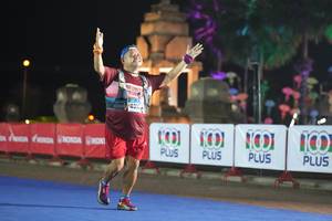 BIB: 100
                            <button type="button" onclick="openModal(18015037)" class="btn btn-primary btn-sm float-right btn-popup" data-toggle="modal" data-target=".modal-high-quality">
                        <i class="fas fa-shopping-cart"></i> Add to Cart
                    </button>
                                            <button type="button" onclick="isThisMe(18015037, true)" class="btn btn-success btn-sm float-right btn-popup btn-isme hidden" data-toggle="tooltip" data-placement="bottom" title="นี่คือรูปของคุณใช่ไหม คลิกที่นี่เพื่อเอาเข้าอัลบั้ม">
                        <i class="fas fa-plus"></i> Add to album
                    </button>
                    <button type="button" onclick="isThisMe(18015037, false)" class="btn btn-warning btn-sm float-right btn-popup btn-isnotme hidden">
                        <i class="fas fa-ban"></i> Remove from album
                    </button>