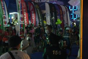 BIB: 156
                            <button type="button" onclick="openModal(18015293)" class="btn btn-primary btn-sm float-right btn-popup" data-toggle="modal" data-target=".modal-high-quality">
                        <i class="fas fa-shopping-cart"></i> Add to Cart
                    </button>
                                            <button type="button" onclick="isThisMe(18015293, true)" class="btn btn-success btn-sm float-right btn-popup btn-isme hidden" data-toggle="tooltip" data-placement="bottom" title="นี่คือรูปของคุณใช่ไหม คลิกที่นี่เพื่อเอาเข้าอัลบั้ม">
                        <i class="fas fa-plus"></i> Add to album
                    </button>
                    <button type="button" onclick="isThisMe(18015293, false)" class="btn btn-warning btn-sm float-right btn-popup btn-isnotme hidden">
                        <i class="fas fa-ban"></i> Remove from album
                    </button>