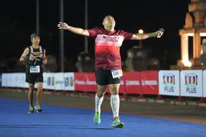 BIB: 4305
                            <button type="button" onclick="openModal(18007640)" class="btn btn-primary btn-sm float-right btn-popup" data-toggle="modal" data-target=".modal-high-quality">
                        <i class="fas fa-shopping-cart"></i> Add to Cart
                    </button>
                                            <button type="button" onclick="isThisMe(18007640, true)" class="btn btn-success btn-sm float-right btn-popup btn-isme hidden" data-toggle="tooltip" data-placement="bottom" title="นี่คือรูปของคุณใช่ไหม คลิกที่นี่เพื่อเอาเข้าอัลบั้ม">
                        <i class="fas fa-plus"></i> Add to album
                    </button>
                    <button type="button" onclick="isThisMe(18007640, false)" class="btn btn-warning btn-sm float-right btn-popup btn-isnotme hidden">
                        <i class="fas fa-ban"></i> Remove from album
                    </button>