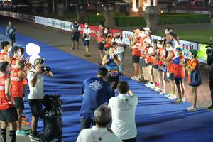 BIB: 261
                            <button type="button" onclick="openModal(18015411)" class="btn btn-primary btn-sm float-right btn-popup" data-toggle="modal" data-target=".modal-high-quality">
                        <i class="fas fa-shopping-cart"></i> Add to Cart
                    </button>
                                            <button type="button" onclick="isThisMe(18015411, true)" class="btn btn-success btn-sm float-right btn-popup btn-isme hidden" data-toggle="tooltip" data-placement="bottom" title="นี่คือรูปของคุณใช่ไหม คลิกที่นี่เพื่อเอาเข้าอัลบั้ม">
                        <i class="fas fa-plus"></i> Add to album
                    </button>
                    <button type="button" onclick="isThisMe(18015411, false)" class="btn btn-warning btn-sm float-right btn-popup btn-isnotme hidden">
                        <i class="fas fa-ban"></i> Remove from album
                    </button>