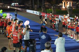 BIB: 261
                            <button type="button" onclick="openModal(18015404)" class="btn btn-primary btn-sm float-right btn-popup" data-toggle="modal" data-target=".modal-high-quality">
                        <i class="fas fa-shopping-cart"></i> Add to Cart
                    </button>
                                            <button type="button" onclick="isThisMe(18015404, true)" class="btn btn-success btn-sm float-right btn-popup btn-isme hidden" data-toggle="tooltip" data-placement="bottom" title="นี่คือรูปของคุณใช่ไหม คลิกที่นี่เพื่อเอาเข้าอัลบั้ม">
                        <i class="fas fa-plus"></i> Add to album
                    </button>
                    <button type="button" onclick="isThisMe(18015404, false)" class="btn btn-warning btn-sm float-right btn-popup btn-isnotme hidden">
                        <i class="fas fa-ban"></i> Remove from album
                    </button>