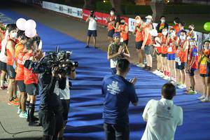 BIB: 
                            <button type="button" onclick="openModal(18015370)" class="btn btn-primary btn-sm float-right btn-popup" data-toggle="modal" data-target=".modal-high-quality">
                        <i class="fas fa-shopping-cart"></i> Add to Cart
                    </button>
                                            <button type="button" onclick="isThisMe(18015370, true)" class="btn btn-success btn-sm float-right btn-popup btn-isme hidden" data-toggle="tooltip" data-placement="bottom" title="นี่คือรูปของคุณใช่ไหม คลิกที่นี่เพื่อเอาเข้าอัลบั้ม">
                        <i class="fas fa-plus"></i> Add to album
                    </button>
                    <button type="button" onclick="isThisMe(18015370, false)" class="btn btn-warning btn-sm float-right btn-popup btn-isnotme hidden">
                        <i class="fas fa-ban"></i> Remove from album
                    </button>