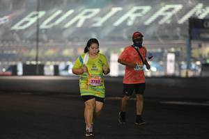 BIB: 0761, 27517
                            <button type="button" onclick="openModal(17025194)" class="btn btn-primary btn-sm float-right btn-popup" data-toggle="modal" data-target=".modal-high-quality">
                        <i class="fas fa-shopping-cart"></i> Add to Cart
                    </button>
                                            <button type="button" onclick="isThisMe(17025194, true)" class="btn btn-success btn-sm float-right btn-popup btn-isme hidden" data-toggle="tooltip" data-placement="bottom" title="นี่คือรูปของคุณใช่ไหม คลิกที่นี่เพื่อเอาเข้าอัลบั้ม">
                        <i class="fas fa-plus"></i> Add to album
                    </button>
                    <button type="button" onclick="isThisMe(17025194, false)" class="btn btn-warning btn-sm float-right btn-popup btn-isnotme hidden">
                        <i class="fas fa-ban"></i> Remove from album
                    </button>