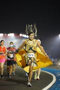 BIB: 20135
                            <button type="button" onclick="openModal(17038011)" class="btn btn-primary btn-sm float-right btn-popup" data-toggle="modal" data-target=".modal-high-quality">
                        <i class="fas fa-shopping-cart"></i> Add to Cart
                    </button>
                                            <button type="button" onclick="isThisMe(17038011, true)" class="btn btn-success btn-sm float-right btn-popup btn-isme hidden" data-toggle="tooltip" data-placement="bottom" title="นี่คือรูปของคุณใช่ไหม คลิกที่นี่เพื่อเอาเข้าอัลบั้ม">
                        <i class="fas fa-plus"></i> Add to album
                    </button>
                    <button type="button" onclick="isThisMe(17038011, false)" class="btn btn-warning btn-sm float-right btn-popup btn-isnotme hidden">
                        <i class="fas fa-ban"></i> Remove from album
                    </button>