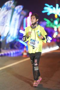 BIB: 6940
                            <button type="button" onclick="openModal(16549846)" class="btn btn-primary btn-sm float-right btn-popup" data-toggle="modal" data-target=".modal-high-quality">
                        <i class="fas fa-shopping-cart"></i> Add to Cart
                    </button>
                                            <button type="button" onclick="isThisMe(16549846, true)" class="btn btn-success btn-sm float-right btn-popup btn-isme hidden" data-toggle="tooltip" data-placement="bottom" title="นี่คือรูปของคุณใช่ไหม คลิกที่นี่เพื่อเอาเข้าอัลบั้ม">
                        <i class="fas fa-plus"></i> Add to album
                    </button>
                    <button type="button" onclick="isThisMe(16549846, false)" class="btn btn-warning btn-sm float-right btn-popup btn-isnotme hidden">
                        <i class="fas fa-ban"></i> Remove from album
                    </button>