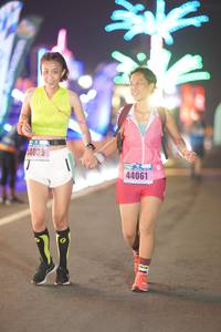 BIB: 4039, 44061
                            <button type="button" onclick="openModal(16622364)" class="btn btn-primary btn-sm float-right btn-popup" data-toggle="modal" data-target=".modal-high-quality">
                        <i class="fas fa-shopping-cart"></i> Add to Cart
                    </button>
                                            <button type="button" onclick="isThisMe(16622364, true)" class="btn btn-success btn-sm float-right btn-popup btn-isme hidden" data-toggle="tooltip" data-placement="bottom" title="นี่คือรูปของคุณใช่ไหม คลิกที่นี่เพื่อเอาเข้าอัลบั้ม">
                        <i class="fas fa-plus"></i> Add to album
                    </button>
                    <button type="button" onclick="isThisMe(16622364, false)" class="btn btn-warning btn-sm float-right btn-popup btn-isnotme hidden">
                        <i class="fas fa-ban"></i> Remove from album
                    </button>