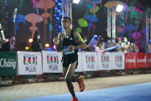 BIB: 6240
                            <button type="button" onclick="openModal(16521514)" class="btn btn-primary btn-sm float-right btn-popup" data-toggle="modal" data-target=".modal-high-quality">
                        <i class="fas fa-shopping-cart"></i> Add to Cart
                    </button>
                                            <button type="button" onclick="isThisMe(16521514, true)" class="btn btn-success btn-sm float-right btn-popup btn-isme hidden" data-toggle="tooltip" data-placement="bottom" title="นี่คือรูปของคุณใช่ไหม คลิกที่นี่เพื่อเอาเข้าอัลบั้ม">
                        <i class="fas fa-plus"></i> Add to album
                    </button>
                    <button type="button" onclick="isThisMe(16521514, false)" class="btn btn-warning btn-sm float-right btn-popup btn-isnotme hidden">
                        <i class="fas fa-ban"></i> Remove from album
                    </button>