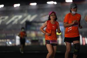 BIB: 252, 25345
                            <button type="button" onclick="openModal(16156133)" class="btn btn-primary btn-sm float-right btn-popup" data-toggle="modal" data-target=".modal-high-quality">
                        <i class="fas fa-shopping-cart"></i> Add to Cart
                    </button>
                                            <button type="button" onclick="isThisMe(16156133, true)" class="btn btn-success btn-sm float-right btn-popup btn-isme hidden" data-toggle="tooltip" data-placement="bottom" title="นี่คือรูปของคุณใช่ไหม คลิกที่นี่เพื่อเอาเข้าอัลบั้ม">
                        <i class="fas fa-plus"></i> Add to album
                    </button>
                    <button type="button" onclick="isThisMe(16156133, false)" class="btn btn-warning btn-sm float-right btn-popup btn-isnotme hidden">
                        <i class="fas fa-ban"></i> Remove from album
                    </button>