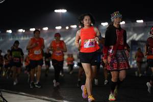 BIB: 570
                            <button type="button" onclick="openModal(16100115)" class="btn btn-primary btn-sm float-right btn-popup" data-toggle="modal" data-target=".modal-high-quality">
                        <i class="fas fa-shopping-cart"></i> Add to Cart
                    </button>
                                            <button type="button" onclick="isThisMe(16100115, true)" class="btn btn-success btn-sm float-right btn-popup btn-isme hidden" data-toggle="tooltip" data-placement="bottom" title="นี่คือรูปของคุณใช่ไหม คลิกที่นี่เพื่อเอาเข้าอัลบั้ม">
                        <i class="fas fa-plus"></i> Add to album
                    </button>
                    <button type="button" onclick="isThisMe(16100115, false)" class="btn btn-warning btn-sm float-right btn-popup btn-isnotme hidden">
                        <i class="fas fa-ban"></i> Remove from album
                    </button>