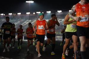 BIB: 4250, 20032, 93209, 22797, 22002, 258
                            <button type="button" onclick="openModal(16118304)" class="btn btn-primary btn-sm float-right btn-popup" data-toggle="modal" data-target=".modal-high-quality">
                        <i class="fas fa-shopping-cart"></i> Add to Cart
                    </button>
                                            <button type="button" onclick="isThisMe(16118304, true)" class="btn btn-success btn-sm float-right btn-popup btn-isme hidden" data-toggle="tooltip" data-placement="bottom" title="นี่คือรูปของคุณใช่ไหม คลิกที่นี่เพื่อเอาเข้าอัลบั้ม">
                        <i class="fas fa-plus"></i> Add to album
                    </button>
                    <button type="button" onclick="isThisMe(16118304, false)" class="btn btn-warning btn-sm float-right btn-popup btn-isnotme hidden">
                        <i class="fas fa-ban"></i> Remove from album
                    </button>