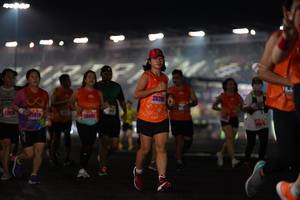 BIB: 26200, 2703, 25970, 26841
                            <button type="button" onclick="openModal(16101813)" class="btn btn-primary btn-sm float-right btn-popup" data-toggle="modal" data-target=".modal-high-quality">
                        <i class="fas fa-shopping-cart"></i> Add to Cart
                    </button>
                                            <button type="button" onclick="isThisMe(16101813, true)" class="btn btn-success btn-sm float-right btn-popup btn-isme hidden" data-toggle="tooltip" data-placement="bottom" title="นี่คือรูปของคุณใช่ไหม คลิกที่นี่เพื่อเอาเข้าอัลบั้ม">
                        <i class="fas fa-plus"></i> Add to album
                    </button>
                    <button type="button" onclick="isThisMe(16101813, false)" class="btn btn-warning btn-sm float-right btn-popup btn-isnotme hidden">
                        <i class="fas fa-ban"></i> Remove from album
                    </button>