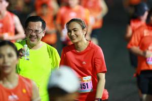 BIB: 451
                            <button type="button" onclick="openModal(16693390)" class="btn btn-primary btn-sm float-right btn-popup" data-toggle="modal" data-target=".modal-high-quality">
                        <i class="fas fa-shopping-cart"></i> Add to Cart
                    </button>
                                            <button type="button" onclick="isThisMe(16693390, true)" class="btn btn-success btn-sm float-right btn-popup btn-isme hidden" data-toggle="tooltip" data-placement="bottom" title="นี่คือรูปของคุณใช่ไหม คลิกที่นี่เพื่อเอาเข้าอัลบั้ม">
                        <i class="fas fa-plus"></i> Add to album
                    </button>
                    <button type="button" onclick="isThisMe(16693390, false)" class="btn btn-warning btn-sm float-right btn-popup btn-isnotme hidden">
                        <i class="fas fa-ban"></i> Remove from album
                    </button>