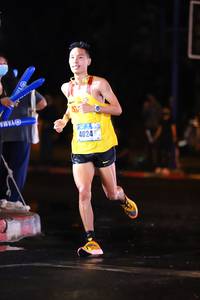 BIB: 4024
                            <button type="button" onclick="openModal(16949927)" class="btn btn-primary btn-sm float-right btn-popup" data-toggle="modal" data-target=".modal-high-quality">
                        <i class="fas fa-shopping-cart"></i> Add to Cart
                    </button>
                                            <button type="button" onclick="isThisMe(16949927, true)" class="btn btn-success btn-sm float-right btn-popup btn-isme hidden" data-toggle="tooltip" data-placement="bottom" title="นี่คือรูปของคุณใช่ไหม คลิกที่นี่เพื่อเอาเข้าอัลบั้ม">
                        <i class="fas fa-plus"></i> Add to album
                    </button>
                    <button type="button" onclick="isThisMe(16949927, false)" class="btn btn-warning btn-sm float-right btn-popup btn-isnotme hidden">
                        <i class="fas fa-ban"></i> Remove from album
                    </button>