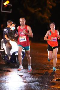 BIB: 21184, 905
                            <button type="button" onclick="openModal(16952521)" class="btn btn-primary btn-sm float-right btn-popup" data-toggle="modal" data-target=".modal-high-quality">
                        <i class="fas fa-shopping-cart"></i> Add to Cart
                    </button>
                                            <button type="button" onclick="isThisMe(16952521, true)" class="btn btn-success btn-sm float-right btn-popup btn-isme hidden" data-toggle="tooltip" data-placement="bottom" title="นี่คือรูปของคุณใช่ไหม คลิกที่นี่เพื่อเอาเข้าอัลบั้ม">
                        <i class="fas fa-plus"></i> Add to album
                    </button>
                    <button type="button" onclick="isThisMe(16952521, false)" class="btn btn-warning btn-sm float-right btn-popup btn-isnotme hidden">
                        <i class="fas fa-ban"></i> Remove from album
                    </button>