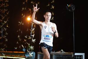 BIB: 40050
                            <button type="button" onclick="openModal(16174416)" class="btn btn-primary btn-sm float-right btn-popup" data-toggle="modal" data-target=".modal-high-quality">
                        <i class="fas fa-shopping-cart"></i> Add to Cart
                    </button>
                                            <button type="button" onclick="isThisMe(16174416, true)" class="btn btn-success btn-sm float-right btn-popup btn-isme hidden" data-toggle="tooltip" data-placement="bottom" title="นี่คือรูปของคุณใช่ไหม คลิกที่นี่เพื่อเอาเข้าอัลบั้ม">
                        <i class="fas fa-plus"></i> Add to album
                    </button>
                    <button type="button" onclick="isThisMe(16174416, false)" class="btn btn-warning btn-sm float-right btn-popup btn-isnotme hidden">
                        <i class="fas fa-ban"></i> Remove from album
                    </button>