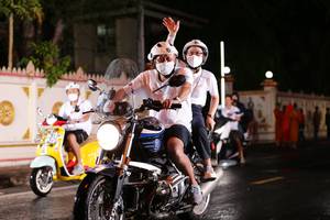 BIB: 
                            <button type="button" onclick="openModal(17780580)" class="btn btn-primary btn-sm float-right btn-popup" data-toggle="modal" data-target=".modal-high-quality">
                        <i class="fas fa-shopping-cart"></i> Add to Cart
                    </button>
                                            <button type="button" onclick="isThisMe(17780580, true)" class="btn btn-success btn-sm float-right btn-popup btn-isme hidden" data-toggle="tooltip" data-placement="bottom" title="นี่คือรูปของคุณใช่ไหม คลิกที่นี่เพื่อเอาเข้าอัลบั้ม">
                        <i class="fas fa-plus"></i> Add to album
                    </button>
                    <button type="button" onclick="isThisMe(17780580, false)" class="btn btn-warning btn-sm float-right btn-popup btn-isnotme hidden">
                        <i class="fas fa-ban"></i> Remove from album
                    </button>