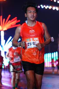 BIB: 2100
                            <button type="button" onclick="openModal(17633972)" class="btn btn-primary btn-sm float-right btn-popup" data-toggle="modal" data-target=".modal-high-quality">
                        <i class="fas fa-shopping-cart"></i> Add to Cart
                    </button>
                                            <button type="button" onclick="isThisMe(17633972, true)" class="btn btn-success btn-sm float-right btn-popup btn-isme hidden" data-toggle="tooltip" data-placement="bottom" title="นี่คือรูปของคุณใช่ไหม คลิกที่นี่เพื่อเอาเข้าอัลบั้ม">
                        <i class="fas fa-plus"></i> Add to album
                    </button>
                    <button type="button" onclick="isThisMe(17633972, false)" class="btn btn-warning btn-sm float-right btn-popup btn-isnotme hidden">
                        <i class="fas fa-ban"></i> Remove from album
                    </button>