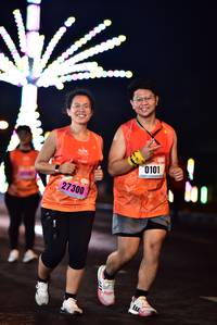BIB: 0101, 27300
                            <button type="button" onclick="openModal(17758208)" class="btn btn-primary btn-sm float-right btn-popup" data-toggle="modal" data-target=".modal-high-quality">
                        <i class="fas fa-shopping-cart"></i> Add to Cart
                    </button>
                                            <button type="button" onclick="isThisMe(17758208, true)" class="btn btn-success btn-sm float-right btn-popup btn-isme hidden" data-toggle="tooltip" data-placement="bottom" title="นี่คือรูปของคุณใช่ไหม คลิกที่นี่เพื่อเอาเข้าอัลบั้ม">
                        <i class="fas fa-plus"></i> Add to album
                    </button>
                    <button type="button" onclick="isThisMe(17758208, false)" class="btn btn-warning btn-sm float-right btn-popup btn-isnotme hidden">
                        <i class="fas fa-ban"></i> Remove from album
                    </button>