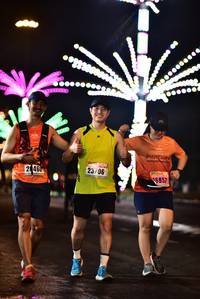 BIB: 460, 23706, 6857
                            <button type="button" onclick="openModal(17760551)" class="btn btn-primary btn-sm float-right btn-popup" data-toggle="modal" data-target=".modal-high-quality">
                        <i class="fas fa-shopping-cart"></i> Add to Cart
                    </button>
                                            <button type="button" onclick="isThisMe(17760551, true)" class="btn btn-success btn-sm float-right btn-popup btn-isme hidden" data-toggle="tooltip" data-placement="bottom" title="นี่คือรูปของคุณใช่ไหม คลิกที่นี่เพื่อเอาเข้าอัลบั้ม">
                        <i class="fas fa-plus"></i> Add to album
                    </button>
                    <button type="button" onclick="isThisMe(17760551, false)" class="btn btn-warning btn-sm float-right btn-popup btn-isnotme hidden">
                        <i class="fas fa-ban"></i> Remove from album
                    </button>