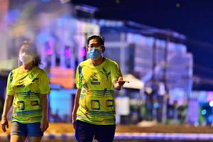 BIB: 
                            <button type="button" onclick="openModal(17990026)" class="btn btn-primary btn-sm float-right btn-popup" data-toggle="modal" data-target=".modal-high-quality">
                        <i class="fas fa-shopping-cart"></i> Add to Cart
                    </button>
                                            <button type="button" onclick="isThisMe(17990026, true)" class="btn btn-success btn-sm float-right btn-popup btn-isme hidden" data-toggle="tooltip" data-placement="bottom" title="นี่คือรูปของคุณใช่ไหม คลิกที่นี่เพื่อเอาเข้าอัลบั้ม">
                        <i class="fas fa-plus"></i> Add to album
                    </button>
                    <button type="button" onclick="isThisMe(17990026, false)" class="btn btn-warning btn-sm float-right btn-popup btn-isnotme hidden">
                        <i class="fas fa-ban"></i> Remove from album
                    </button>