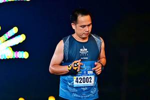 BIB: 2022, 42002
                            <button type="button" onclick="openModal(18115048)" class="btn btn-primary btn-sm float-right btn-popup" data-toggle="modal" data-target=".modal-high-quality">
                        <i class="fas fa-shopping-cart"></i> Add to Cart
                    </button>
                                            <button type="button" onclick="isThisMe(18115048, true)" class="btn btn-success btn-sm float-right btn-popup btn-isme hidden" data-toggle="tooltip" data-placement="bottom" title="นี่คือรูปของคุณใช่ไหม คลิกที่นี่เพื่อเอาเข้าอัลบั้ม">
                        <i class="fas fa-plus"></i> Add to album
                    </button>
                    <button type="button" onclick="isThisMe(18115048, false)" class="btn btn-warning btn-sm float-right btn-popup btn-isnotme hidden">
                        <i class="fas fa-ban"></i> Remove from album
                    </button>