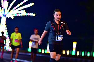 BIB: 3133
                            <button type="button" onclick="openModal(18121984)" class="btn btn-primary btn-sm float-right btn-popup" data-toggle="modal" data-target=".modal-high-quality">
                        <i class="fas fa-shopping-cart"></i> Add to Cart
                    </button>
                                            <button type="button" onclick="isThisMe(18121984, true)" class="btn btn-success btn-sm float-right btn-popup btn-isme hidden" data-toggle="tooltip" data-placement="bottom" title="นี่คือรูปของคุณใช่ไหม คลิกที่นี่เพื่อเอาเข้าอัลบั้ม">
                        <i class="fas fa-plus"></i> Add to album
                    </button>
                    <button type="button" onclick="isThisMe(18121984, false)" class="btn btn-warning btn-sm float-right btn-popup btn-isnotme hidden">
                        <i class="fas fa-ban"></i> Remove from album
                    </button>