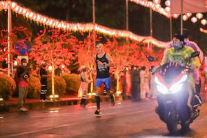 BIB: 
                            <button type="button" onclick="openModal(17800068)" class="btn btn-primary btn-sm float-right btn-popup" data-toggle="modal" data-target=".modal-high-quality">
                        <i class="fas fa-shopping-cart"></i> Add to Cart
                    </button>
                                            <button type="button" onclick="isThisMe(17800068, true)" class="btn btn-success btn-sm float-right btn-popup btn-isme hidden" data-toggle="tooltip" data-placement="bottom" title="นี่คือรูปของคุณใช่ไหม คลิกที่นี่เพื่อเอาเข้าอัลบั้ม">
                        <i class="fas fa-plus"></i> Add to album
                    </button>
                    <button type="button" onclick="isThisMe(17800068, false)" class="btn btn-warning btn-sm float-right btn-popup btn-isnotme hidden">
                        <i class="fas fa-ban"></i> Remove from album
                    </button>