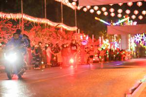 BIB: 
                            <button type="button" onclick="openModal(17800082)" class="btn btn-primary btn-sm float-right btn-popup" data-toggle="modal" data-target=".modal-high-quality">
                        <i class="fas fa-shopping-cart"></i> Add to Cart
                    </button>
                                            <button type="button" onclick="isThisMe(17800082, true)" class="btn btn-success btn-sm float-right btn-popup btn-isme hidden" data-toggle="tooltip" data-placement="bottom" title="นี่คือรูปของคุณใช่ไหม คลิกที่นี่เพื่อเอาเข้าอัลบั้ม">
                        <i class="fas fa-plus"></i> Add to album
                    </button>
                    <button type="button" onclick="isThisMe(17800082, false)" class="btn btn-warning btn-sm float-right btn-popup btn-isnotme hidden">
                        <i class="fas fa-ban"></i> Remove from album
                    </button>