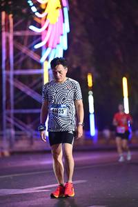 BIB: 410
                            <button type="button" onclick="openModal(17292273)" class="btn btn-primary btn-sm float-right btn-popup" data-toggle="modal" data-target=".modal-high-quality">
                        <i class="fas fa-shopping-cart"></i> Add to Cart
                    </button>
                                            <button type="button" onclick="isThisMe(17292273, true)" class="btn btn-success btn-sm float-right btn-popup btn-isme hidden" data-toggle="tooltip" data-placement="bottom" title="นี่คือรูปของคุณใช่ไหม คลิกที่นี่เพื่อเอาเข้าอัลบั้ม">
                        <i class="fas fa-plus"></i> Add to album
                    </button>
                    <button type="button" onclick="isThisMe(17292273, false)" class="btn btn-warning btn-sm float-right btn-popup btn-isnotme hidden">
                        <i class="fas fa-ban"></i> Remove from album
                    </button>