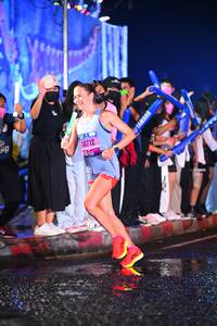 BIB: 4712
                            <button type="button" onclick="openModal(16369936)" class="btn btn-primary btn-sm float-right btn-popup" data-toggle="modal" data-target=".modal-high-quality">
                        <i class="fas fa-shopping-cart"></i> Add to Cart
                    </button>
                                            <button type="button" onclick="isThisMe(16369936, true)" class="btn btn-success btn-sm float-right btn-popup btn-isme hidden" data-toggle="tooltip" data-placement="bottom" title="นี่คือรูปของคุณใช่ไหม คลิกที่นี่เพื่อเอาเข้าอัลบั้ม">
                        <i class="fas fa-plus"></i> Add to album
                    </button>
                    <button type="button" onclick="isThisMe(16369936, false)" class="btn btn-warning btn-sm float-right btn-popup btn-isnotme hidden">
                        <i class="fas fa-ban"></i> Remove from album
                    </button>