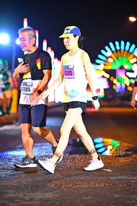 BIB: 4242, 42505
                            <button type="button" onclick="openModal(17448919)" class="btn btn-primary btn-sm float-right btn-popup" data-toggle="modal" data-target=".modal-high-quality">
                        <i class="fas fa-shopping-cart"></i> Add to Cart
                    </button>
                                            <button type="button" onclick="isThisMe(17448919, true)" class="btn btn-success btn-sm float-right btn-popup btn-isme hidden" data-toggle="tooltip" data-placement="bottom" title="นี่คือรูปของคุณใช่ไหม คลิกที่นี่เพื่อเอาเข้าอัลบั้ม">
                        <i class="fas fa-plus"></i> Add to album
                    </button>
                    <button type="button" onclick="isThisMe(17448919, false)" class="btn btn-warning btn-sm float-right btn-popup btn-isnotme hidden">
                        <i class="fas fa-ban"></i> Remove from album
                    </button>