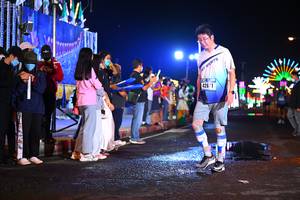 BIB: 4261
                            <button type="button" onclick="openModal(17452810)" class="btn btn-primary btn-sm float-right btn-popup" data-toggle="modal" data-target=".modal-high-quality">
                        <i class="fas fa-shopping-cart"></i> Add to Cart
                    </button>
                                            <button type="button" onclick="isThisMe(17452810, true)" class="btn btn-success btn-sm float-right btn-popup btn-isme hidden" data-toggle="tooltip" data-placement="bottom" title="นี่คือรูปของคุณใช่ไหม คลิกที่นี่เพื่อเอาเข้าอัลบั้ม">
                        <i class="fas fa-plus"></i> Add to album
                    </button>
                    <button type="button" onclick="isThisMe(17452810, false)" class="btn btn-warning btn-sm float-right btn-popup btn-isnotme hidden">
                        <i class="fas fa-ban"></i> Remove from album
                    </button>
