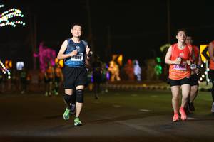 BIB: 41385, 27094, 015
                            <button type="button" onclick="openModal(17555020)" class="btn btn-primary btn-sm float-right btn-popup" data-toggle="modal" data-target=".modal-high-quality">
                        <i class="fas fa-shopping-cart"></i> Add to Cart
                    </button>
                                            <button type="button" onclick="isThisMe(17555020, true)" class="btn btn-success btn-sm float-right btn-popup btn-isme hidden" data-toggle="tooltip" data-placement="bottom" title="นี่คือรูปของคุณใช่ไหม คลิกที่นี่เพื่อเอาเข้าอัลบั้ม">
                        <i class="fas fa-plus"></i> Add to album
                    </button>
                    <button type="button" onclick="isThisMe(17555020, false)" class="btn btn-warning btn-sm float-right btn-popup btn-isnotme hidden">
                        <i class="fas fa-ban"></i> Remove from album
                    </button>