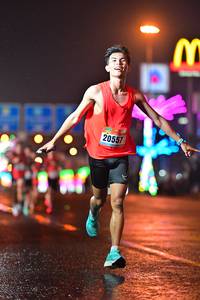 BIB: 20557
                            <button type="button" onclick="openModal(17515113)" class="btn btn-primary btn-sm float-right btn-popup" data-toggle="modal" data-target=".modal-high-quality">
                        <i class="fas fa-shopping-cart"></i> Add to Cart
                    </button>
                                            <button type="button" onclick="isThisMe(17515113, true)" class="btn btn-success btn-sm float-right btn-popup btn-isme hidden" data-toggle="tooltip" data-placement="bottom" title="นี่คือรูปของคุณใช่ไหม คลิกที่นี่เพื่อเอาเข้าอัลบั้ม">
                        <i class="fas fa-plus"></i> Add to album
                    </button>
                    <button type="button" onclick="isThisMe(17515113, false)" class="btn btn-warning btn-sm float-right btn-popup btn-isnotme hidden">
                        <i class="fas fa-ban"></i> Remove from album
                    </button>