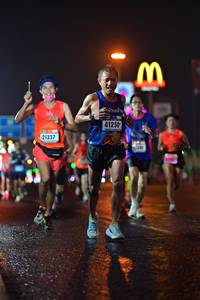 BIB: 41250, 21337
                            <button type="button" onclick="openModal(17702365)" class="btn btn-primary btn-sm float-right btn-popup" data-toggle="modal" data-target=".modal-high-quality">
                        <i class="fas fa-shopping-cart"></i> Add to Cart
                    </button>
                                            <button type="button" onclick="isThisMe(17702365, true)" class="btn btn-success btn-sm float-right btn-popup btn-isme hidden" data-toggle="tooltip" data-placement="bottom" title="นี่คือรูปของคุณใช่ไหม คลิกที่นี่เพื่อเอาเข้าอัลบั้ม">
                        <i class="fas fa-plus"></i> Add to album
                    </button>
                    <button type="button" onclick="isThisMe(17702365, false)" class="btn btn-warning btn-sm float-right btn-popup btn-isnotme hidden">
                        <i class="fas fa-ban"></i> Remove from album
                    </button>