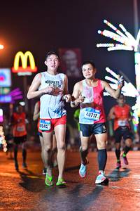 BIB: 40717, 0542, 
                            <button type="button" onclick="openModal(17711498)" class="btn btn-primary btn-sm float-right btn-popup" data-toggle="modal" data-target=".modal-high-quality">
                        <i class="fas fa-shopping-cart"></i> Add to Cart
                    </button>
                                            <button type="button" onclick="isThisMe(17711498, true)" class="btn btn-success btn-sm float-right btn-popup btn-isme hidden" data-toggle="tooltip" data-placement="bottom" title="นี่คือรูปของคุณใช่ไหม คลิกที่นี่เพื่อเอาเข้าอัลบั้ม">
                        <i class="fas fa-plus"></i> Add to album
                    </button>
                    <button type="button" onclick="isThisMe(17711498, false)" class="btn btn-warning btn-sm float-right btn-popup btn-isnotme hidden">
                        <i class="fas fa-ban"></i> Remove from album
                    </button>