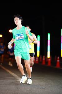 BIB: 42194
                            <button type="button" onclick="openModal(19752006)" class="btn btn-primary btn-sm float-right btn-popup" data-toggle="modal" data-target=".modal-high-quality">
                        <i class="fas fa-shopping-cart"></i> Add to Cart
                    </button>
                                            <button type="button" onclick="isThisMe(19752006, true)" class="btn btn-success btn-sm float-right btn-popup btn-isme hidden" data-toggle="tooltip" data-placement="bottom" title="นี่คือรูปของคุณใช่ไหม คลิกที่นี่เพื่อเอาเข้าอัลบั้ม">
                        <i class="fas fa-plus"></i> Add to album
                    </button>
                    <button type="button" onclick="isThisMe(19752006, false)" class="btn btn-warning btn-sm float-right btn-popup btn-isnotme hidden">
                        <i class="fas fa-ban"></i> Remove from album
                    </button>