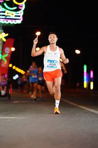 BIB: 0822, 40346
                            <button type="button" onclick="openModal(19696128)" class="btn btn-primary btn-sm float-right btn-popup" data-toggle="modal" data-target=".modal-high-quality">
                        <i class="fas fa-shopping-cart"></i> Add to Cart
                    </button>
                                            <button type="button" onclick="isThisMe(19696128, true)" class="btn btn-success btn-sm float-right btn-popup btn-isme hidden" data-toggle="tooltip" data-placement="bottom" title="นี่คือรูปของคุณใช่ไหม คลิกที่นี่เพื่อเอาเข้าอัลบั้ม">
                        <i class="fas fa-plus"></i> Add to album
                    </button>
                    <button type="button" onclick="isThisMe(19696128, false)" class="btn btn-warning btn-sm float-right btn-popup btn-isnotme hidden">
                        <i class="fas fa-ban"></i> Remove from album
                    </button>