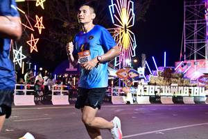 BIB: 0320, 5216, 41853
                            <button type="button" onclick="openModal(21385913)" class="btn btn-primary btn-sm float-right btn-popup" data-toggle="modal" data-target=".modal-high-quality">
                        <i class="fas fa-shopping-cart"></i> Add to Cart
                    </button>
                                            <button type="button" onclick="isThisMe(21385913, true)" class="btn btn-success btn-sm float-right btn-popup btn-isme hidden" data-toggle="tooltip" data-placement="bottom" title="นี่คือรูปของคุณใช่ไหม คลิกที่นี่เพื่อเอาเข้าอัลบั้ม">
                        <i class="fas fa-plus"></i> Add to album
                    </button>
                    <button type="button" onclick="isThisMe(21385913, false)" class="btn btn-warning btn-sm float-right btn-popup btn-isnotme hidden">
                        <i class="fas fa-ban"></i> Remove from album
                    </button>