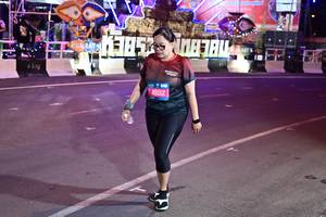 BIB: 4105, 46012
                            <button type="button" onclick="openModal(20962317)" class="btn btn-primary btn-sm float-right btn-popup" data-toggle="modal" data-target=".modal-high-quality">
                        <i class="fas fa-shopping-cart"></i> Add to Cart
                    </button>
                                            <button type="button" onclick="isThisMe(20962317, true)" class="btn btn-success btn-sm float-right btn-popup btn-isme hidden" data-toggle="tooltip" data-placement="bottom" title="นี่คือรูปของคุณใช่ไหม คลิกที่นี่เพื่อเอาเข้าอัลบั้ม">
                        <i class="fas fa-plus"></i> Add to album
                    </button>
                    <button type="button" onclick="isThisMe(20962317, false)" class="btn btn-warning btn-sm float-right btn-popup btn-isnotme hidden">
                        <i class="fas fa-ban"></i> Remove from album
                    </button>