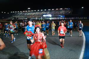 BIB: 4936
                            <button type="button" onclick="openModal(20773131)" class="btn btn-primary btn-sm float-right btn-popup" data-toggle="modal" data-target=".modal-high-quality">
                        <i class="fas fa-shopping-cart"></i> Add to Cart
                    </button>
                                            <button type="button" onclick="isThisMe(20773131, true)" class="btn btn-success btn-sm float-right btn-popup btn-isme hidden" data-toggle="tooltip" data-placement="bottom" title="นี่คือรูปของคุณใช่ไหม คลิกที่นี่เพื่อเอาเข้าอัลบั้ม">
                        <i class="fas fa-plus"></i> Add to album
                    </button>
                    <button type="button" onclick="isThisMe(20773131, false)" class="btn btn-warning btn-sm float-right btn-popup btn-isnotme hidden">
                        <i class="fas fa-ban"></i> Remove from album
                    </button>