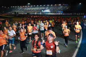BIB: 1000, 22699, 237
                            <button type="button" onclick="openModal(21171991)" class="btn btn-primary btn-sm float-right btn-popup" data-toggle="modal" data-target=".modal-high-quality">
                        <i class="fas fa-shopping-cart"></i> Add to Cart
                    </button>
                                            <button type="button" onclick="isThisMe(21171991, true)" class="btn btn-success btn-sm float-right btn-popup btn-isme hidden" data-toggle="tooltip" data-placement="bottom" title="นี่คือรูปของคุณใช่ไหม คลิกที่นี่เพื่อเอาเข้าอัลบั้ม">
                        <i class="fas fa-plus"></i> Add to album
                    </button>
                    <button type="button" onclick="isThisMe(21171991, false)" class="btn btn-warning btn-sm float-right btn-popup btn-isnotme hidden">
                        <i class="fas fa-ban"></i> Remove from album
                    </button>