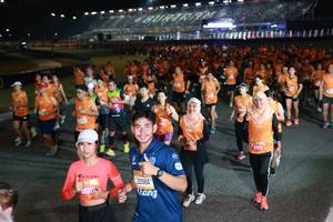 BIB: 0412, 78602
                            <button type="button" onclick="openModal(21186242)" class="btn btn-primary btn-sm float-right btn-popup" data-toggle="modal" data-target=".modal-high-quality">
                        <i class="fas fa-shopping-cart"></i> Add to Cart
                    </button>
                                            <button type="button" onclick="isThisMe(21186242, true)" class="btn btn-success btn-sm float-right btn-popup btn-isme hidden" data-toggle="tooltip" data-placement="bottom" title="นี่คือรูปของคุณใช่ไหม คลิกที่นี่เพื่อเอาเข้าอัลบั้ม">
                        <i class="fas fa-plus"></i> Add to album
                    </button>
                    <button type="button" onclick="isThisMe(21186242, false)" class="btn btn-warning btn-sm float-right btn-popup btn-isnotme hidden">
                        <i class="fas fa-ban"></i> Remove from album
                    </button>