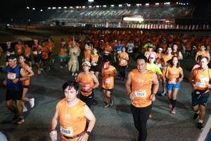 BIB: 21869, 23124, 22268
                            <button type="button" onclick="openModal(21154795)" class="btn btn-primary btn-sm float-right btn-popup" data-toggle="modal" data-target=".modal-high-quality">
                        <i class="fas fa-shopping-cart"></i> Add to Cart
                    </button>
                                            <button type="button" onclick="isThisMe(21154795, true)" class="btn btn-success btn-sm float-right btn-popup btn-isme hidden" data-toggle="tooltip" data-placement="bottom" title="นี่คือรูปของคุณใช่ไหม คลิกที่นี่เพื่อเอาเข้าอัลบั้ม">
                        <i class="fas fa-plus"></i> Add to album
                    </button>
                    <button type="button" onclick="isThisMe(21154795, false)" class="btn btn-warning btn-sm float-right btn-popup btn-isnotme hidden">
                        <i class="fas fa-ban"></i> Remove from album
                    </button>