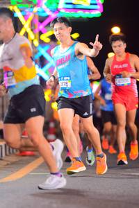 BIB: 1876, 0906
                            <button type="button" onclick="openModal(19852304)" class="btn btn-primary btn-sm float-right btn-popup" data-toggle="modal" data-target=".modal-high-quality">
                        <i class="fas fa-shopping-cart"></i> Add to Cart
                    </button>
                                            <button type="button" onclick="isThisMe(19852304, true)" class="btn btn-success btn-sm float-right btn-popup btn-isme hidden" data-toggle="tooltip" data-placement="bottom" title="นี่คือรูปของคุณใช่ไหม คลิกที่นี่เพื่อเอาเข้าอัลบั้ม">
                        <i class="fas fa-plus"></i> Add to album
                    </button>
                    <button type="button" onclick="isThisMe(19852304, false)" class="btn btn-warning btn-sm float-right btn-popup btn-isnotme hidden">
                        <i class="fas fa-ban"></i> Remove from album
                    </button>