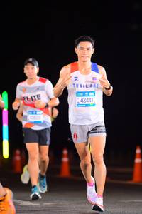 BIB: 43828, 42447
                            <button type="button" onclick="openModal(19924731)" class="btn btn-primary btn-sm float-right btn-popup" data-toggle="modal" data-target=".modal-high-quality">
                        <i class="fas fa-shopping-cart"></i> Add to Cart
                    </button>
                                            <button type="button" onclick="isThisMe(19924731, true)" class="btn btn-success btn-sm float-right btn-popup btn-isme hidden" data-toggle="tooltip" data-placement="bottom" title="นี่คือรูปของคุณใช่ไหม คลิกที่นี่เพื่อเอาเข้าอัลบั้ม">
                        <i class="fas fa-plus"></i> Add to album
                    </button>
                    <button type="button" onclick="isThisMe(19924731, false)" class="btn btn-warning btn-sm float-right btn-popup btn-isnotme hidden">
                        <i class="fas fa-ban"></i> Remove from album
                    </button>