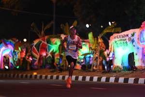 BIB: 89201, 2028
                            <button type="button" onclick="openModal(21183750)" class="btn btn-primary btn-sm float-right btn-popup" data-toggle="modal" data-target=".modal-high-quality">
                        <i class="fas fa-shopping-cart"></i> Add to Cart
                    </button>
                                            <button type="button" onclick="isThisMe(21183750, true)" class="btn btn-success btn-sm float-right btn-popup btn-isme hidden" data-toggle="tooltip" data-placement="bottom" title="นี่คือรูปของคุณใช่ไหม คลิกที่นี่เพื่อเอาเข้าอัลบั้ม">
                        <i class="fas fa-plus"></i> Add to album
                    </button>
                    <button type="button" onclick="isThisMe(21183750, false)" class="btn btn-warning btn-sm float-right btn-popup btn-isnotme hidden">
                        <i class="fas fa-ban"></i> Remove from album
                    </button>